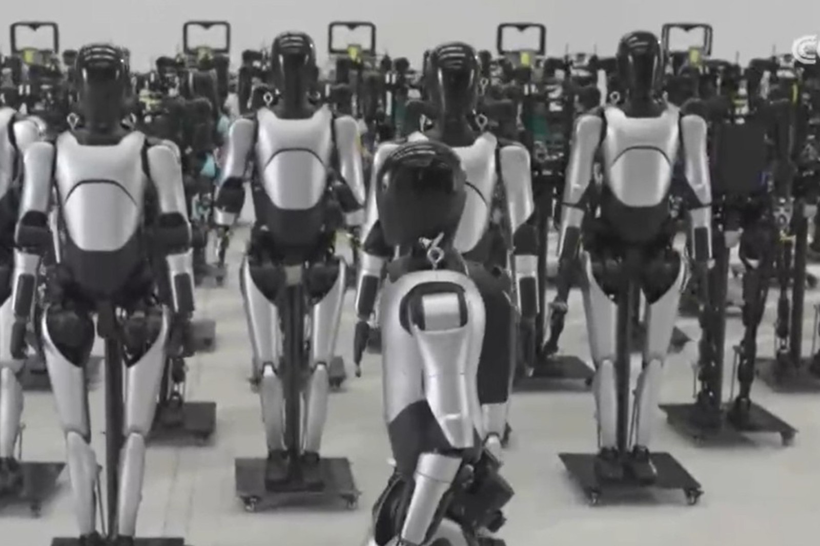 央视报道！揭秘 彩神Vll机器人量产超级工厂