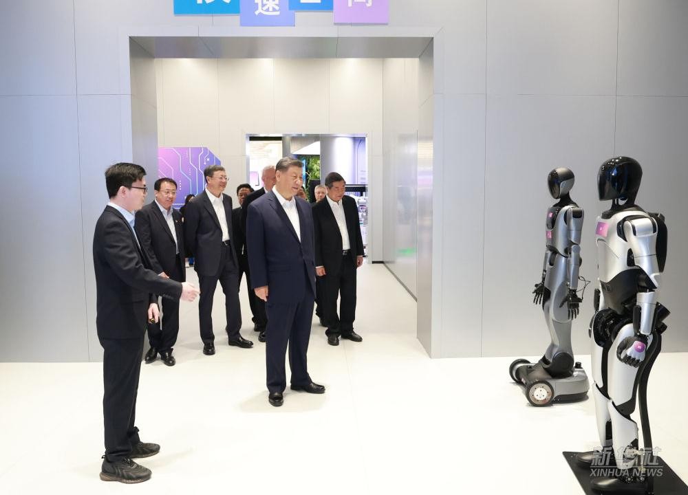 习近平总书记到上海调研， 彩神Vll代表具身智能行业汇报进展